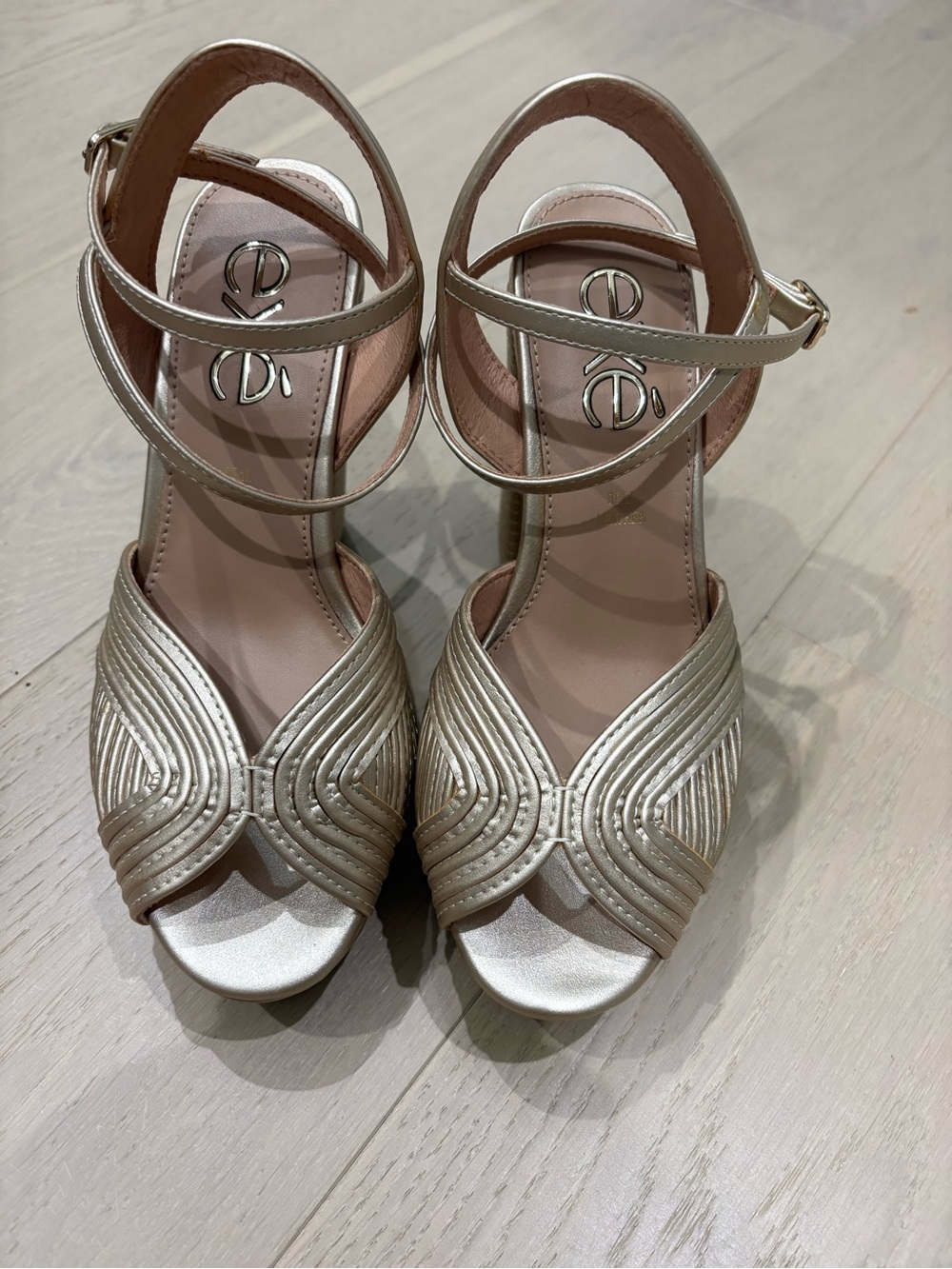 Women’s EXE gold platform heels shoes size 36